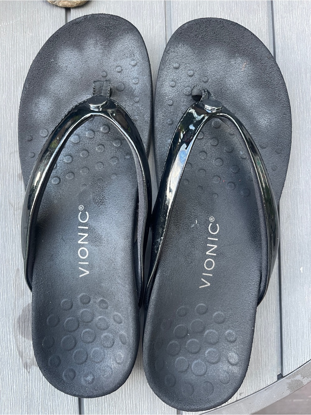 Women’s Size 9 Vionic Black Davina Patent Leather Flip Flops EUC